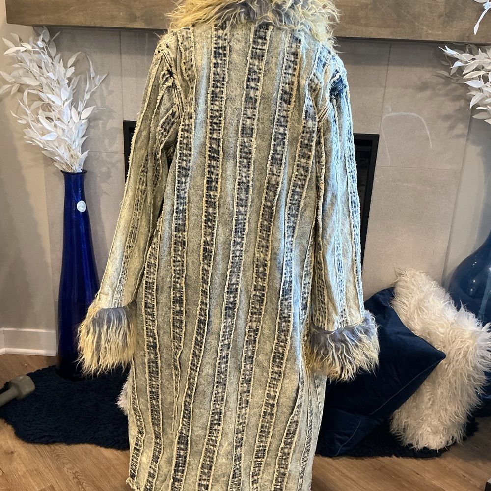 Fashion Nova Shaggy Faux Fur Teddy Jacket in Cream - Picture 3 of 11